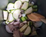 鶏もも肉と新玉ねぎとズッキーニのトマト煮作り方5写真