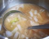 新玉葱と空豆の味噌汁作り方6写真