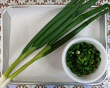 信州産♪小ねぎ+鯖缶チーズトマト煮🌱🍅✨作り方1写真