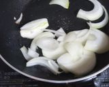 簡単、焼肉のたれ丼！鶏肉、玉葱などで作り方2写真