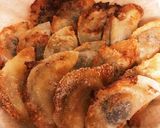 簡単！チーズとミートボールの揚げ焼き餃子作り方4写真