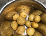 新じゃがと鶏肉の和風にんにく煮物作り方1写真