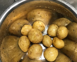 新じゃがと鶏肉の和風にんにく煮物作り方1写真