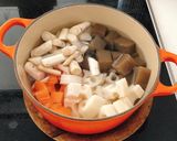 鶏肉と根菜の味噌煮込み作り方1写真