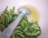 蜂蜜レモン漬けゴーヤと豚肉の炒め物作り方2写真