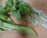 ご飯がススム！セロリと豚肉の煮物作り方1写真