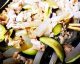 コンニャクと豚バラ茄子の大葉味噌炒め作り方5写真