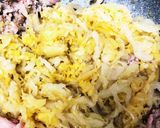 酸菜猪肉炖粉条(酢白菜の豚肉春雨煮込み）作り方3写真