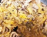 酸菜猪肉炖粉条(酢白菜の豚肉春雨煮込み）作り方5写真