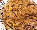 酸菜猪肉炖粉条(酢白菜の豚肉春雨煮込み）作り方6写真