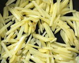 じゃが芋とベーコンのカレーマヨ炒め作り方3写真