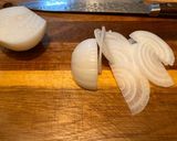 血液サラサラ新玉ねぎと豆苗のツナサラダ作り方1写真