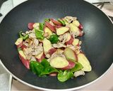 さつまいもと豚肉の甘辛炒め♪作り方3写真