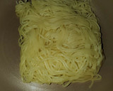 牛肉と玉ねぎとじゃがいもの焼きそば作り方1写真