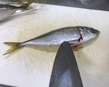 アジの3枚おろしでお刺身とお味噌汁の2品作り方2写真