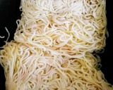 挽き肉と小松菜の簡単焼きそば作り方1写真