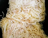 挽き肉と小松菜の簡単焼きそば作り方1写真