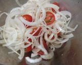調味料2つ☆　新玉ねぎとトマトのサラダ作り方2写真