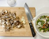 絶品1品 山菜と舞茸のニンニク和風炒め作り方2写真