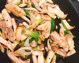 ネギとエリンギと鶏もも肉バター醤油炒め☆作り方3写真