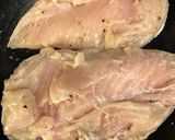 驚くほどしっとり！鶏胸肉でチキンステーキ作り方2写真