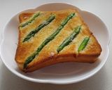 簡単おいしいアスパラ塩オリーブトースト作り方3写真