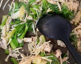 豚バラとセロリ葉の和風オイスター炒め作り方3写真