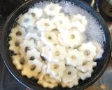 薩摩揚げ、竹輪麩、新玉葱、春人参の煮物作り方2写真
