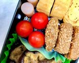 お弁当の隙間にミニトマトを大葉に乗せて♪作り方1写真