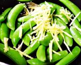 豆腐干とスナップエンドウの炒めもの作り方3写真