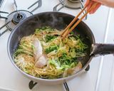 レモンでさっぱり♪豚トロと豆苗のビーフン作り方6写真