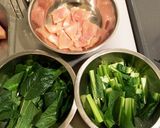 超簡単！鶏胸肉と小松菜のガリバタ炒め作り方1写真