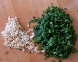やみつき♪ニラ入り肉そぼろ作り方1写真