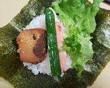 まぐろステーキカニカマきゅうりおにぎらず作り方3写真