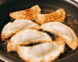 鯖缶で簡単おつまみ♪サバ味噌チーズ餃子作り方7写真