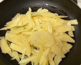 簡単♩スパムと新じゃがのカレー粉炒め作り方8写真