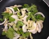 セロリと牛肉のオイスターソース炒め作り方2写真