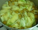 株とりなめこと春キャベツの味噌汁♪作り方3写真