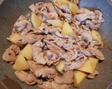 豚肉とじゃがいもの味噌バター炒め作り方3写真
