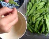 絹さやと油麩の炒め煮作り方1写真