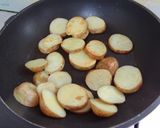 鶏肉とじゃが芋のにんにくしょう油炒め作り方4写真