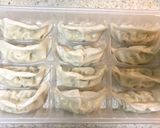 俺流!チルド餃子で簡単ピザ風おつまみ作り方1写真