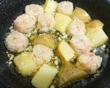 カニ焼売・トマト・ポテトdeアヒージョ作り方1写真