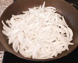 簡単甘辛玉ねぎとたまご目玉煮作り方1写真