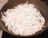 簡単甘辛玉ねぎとたまご目玉煮作り方1写真