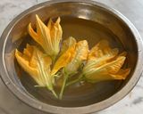 ズッキーニの花の天ぷら作り方1写真