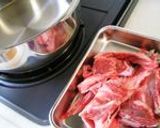 牛すじ肉の赤ワイン煮込み♪作り方1写真