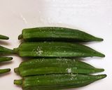 オクラの粉チーズ炒め作り方1写真