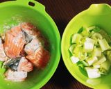 美味しいセロリと鮭のハーブバター炒め✨作り方1写真