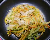 簡単！ブロッコリーの茎とサラダチキン炒め作り方4写真